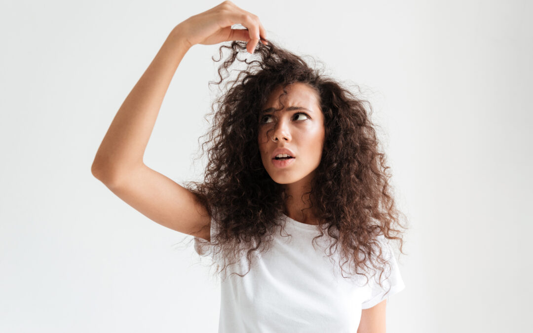 Descubra a doença por trás da queda de cabelo!